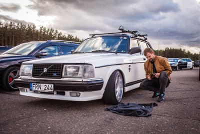 Švediškų automobilių entuziastų susitikimas Nemuno žiede