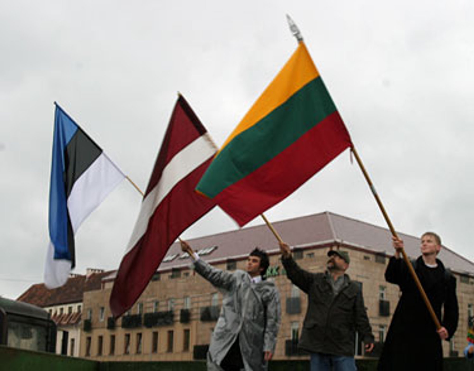 tyrimas-estai-m-sto-kaip-tapti-i-mania-valstybe-lietuviai-su