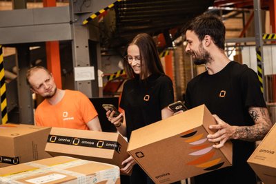 Ieva Plančiūnaitė rekomenduoja šventiniu periodu išbandyti darbą „Omniva LT“ logistikos centre