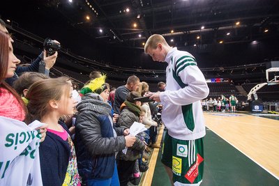 "Žalgirio" žaidėjai vaikams papasakojo apie tai, kaip reikia rūšiuoti atliekas