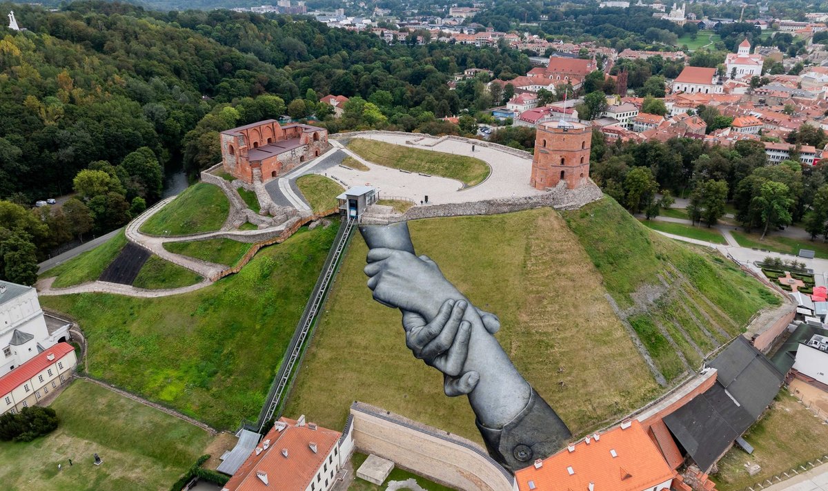 Menininko SAYPE freska ant Gedimino kalno