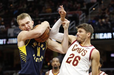 Domantas Sabonis ir Kyle'as Korveris