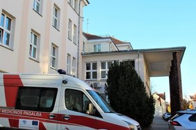 Gargždiškiai šokiruoti: be sąmonės susmukusią draugę trys paauglės tempė lyg maišą 