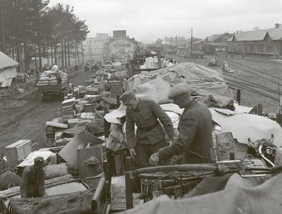 Grūstis per evakuaciją Rovaniemyje. 1944 m. rugsėjo 17 d. (SA-Kuva)