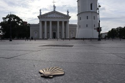 Šv. Jokūbo piligrimų kelią žymintis ženklas