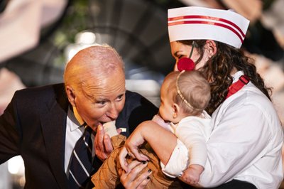 Joe Bidenas per Helovino šventę Baltuosiuose rūmuose