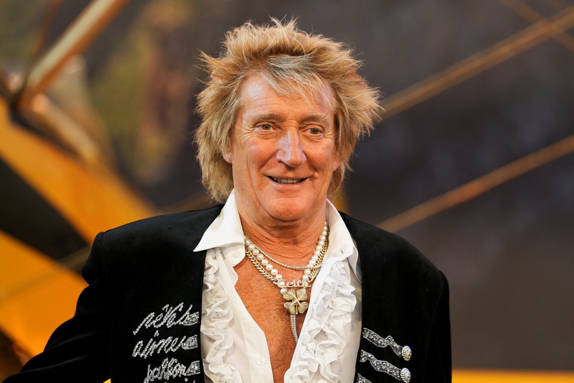 Legendary Rod Stewart postpones concerts due to heart procedure