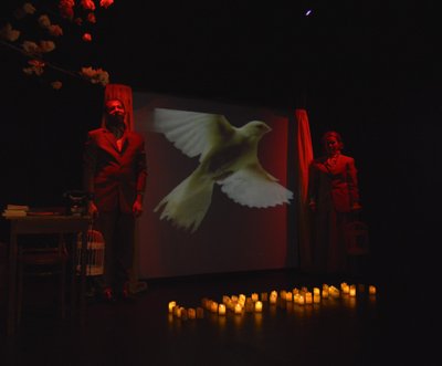 „Naujasis teatras“, dokumentinis spektaklis apie Oskarą Milašių „Kanarėlės pranašystė“, rež. Šviesa Šulc (Foto Balu Pratheep nuotr.)