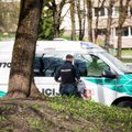 Incidentas Lentvaryje: ant šaligatvio ginklą radęs vyras šovė į parduotuvės langą