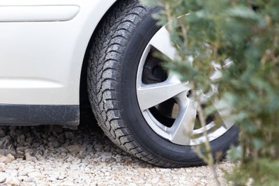 Neribotais kiekiais automobilines atliekas galima priduoti atliekų tvarkytojams, bet ši paslauga gali būti mokama