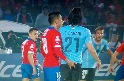 Gonzalo Jara ir Edinsonas Cavani