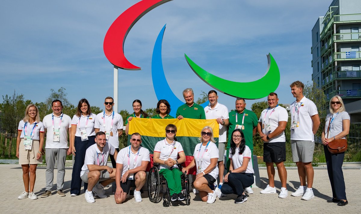 Lietuvos paralimpiečius Paryžiuje aplankė prezidentas Gitanas Nausėda