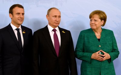  Emmanuelis Macronas, Vladimiras Putinas, Angela Merkel