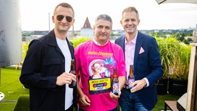 Rožinė premjera Kaune: A. Tapinas su „Volfas Engelman Nealkoholinis“ pristatė Nidos festivaliui sukurtą gėrimą