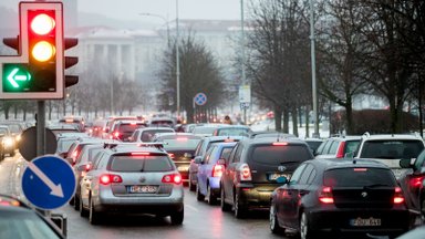 Juodasis pirmadienis Vilniuje – įsiutę vairuotojai jau teikia savo pasiūlymus dėl padėties gatvėse