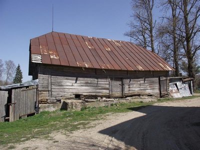 Kačiūniškės dvaro svirnas.                                          J. Verksnienė 2013-05-02