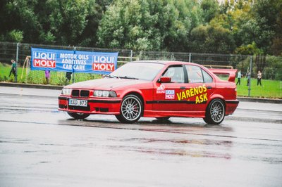 Palangoje įvyko automobilių slalomo mėgėjų finalinis mūšis