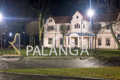 Palanga šventinę nuotaika kuria čiurlioniškomis dekoracijomis ir renginių gausa