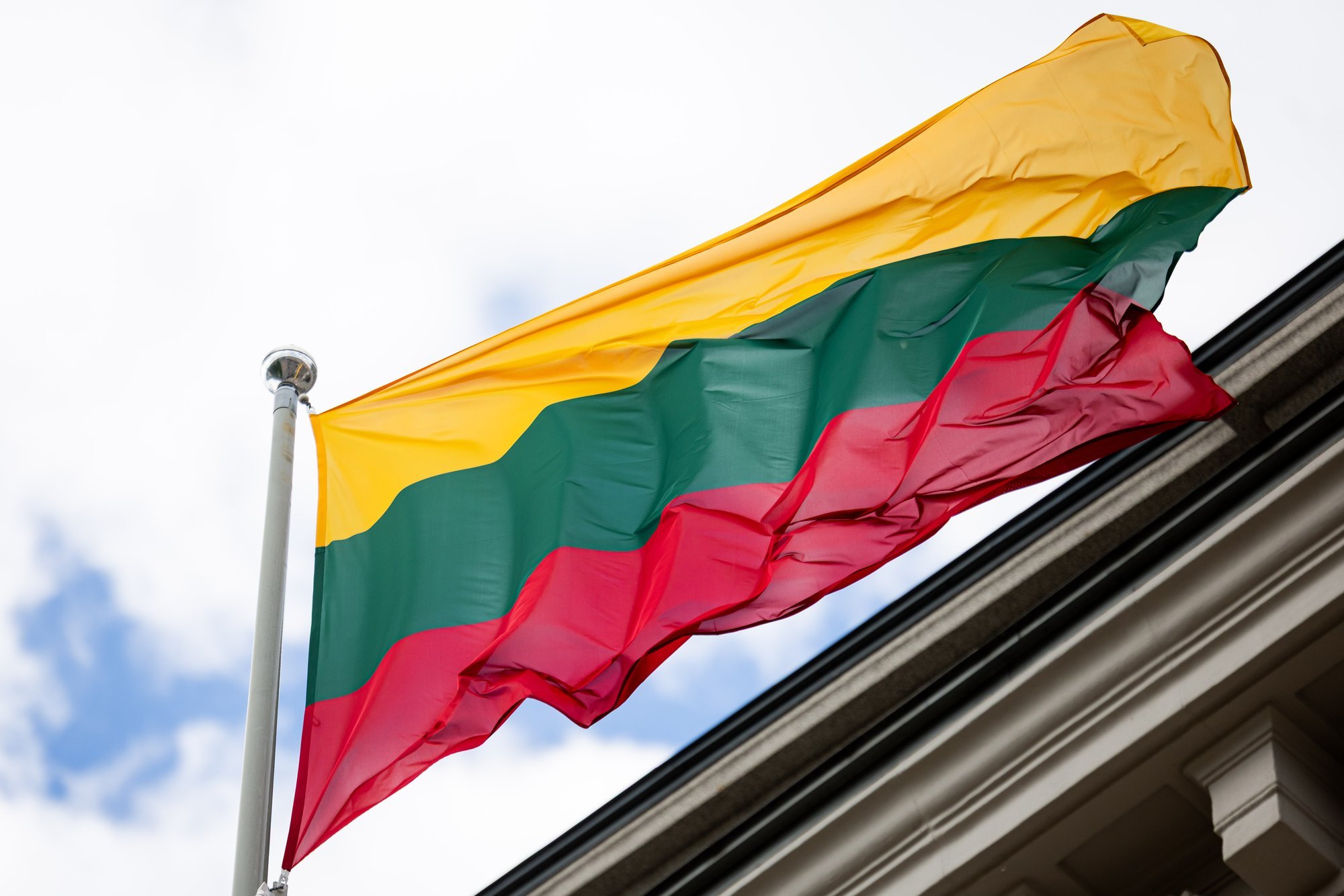 Lithuania proposes tenfold fine increase for not flying national flag