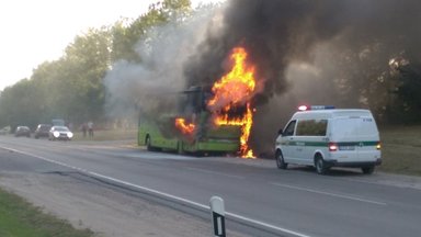 Magistralėje A1 užsidegė vaikus vežantis autobusas