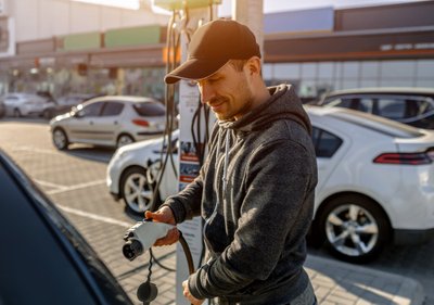 Artimiausiu metu gyventojai ir įmonės planuoja įrengti dar beveik 4600 įkrovimo prieigų už 3,35 mln. eurų