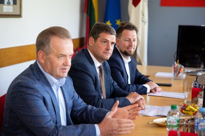 Pašiepė sprendimą iš koalicijos išmesti aušriečius - Delfi