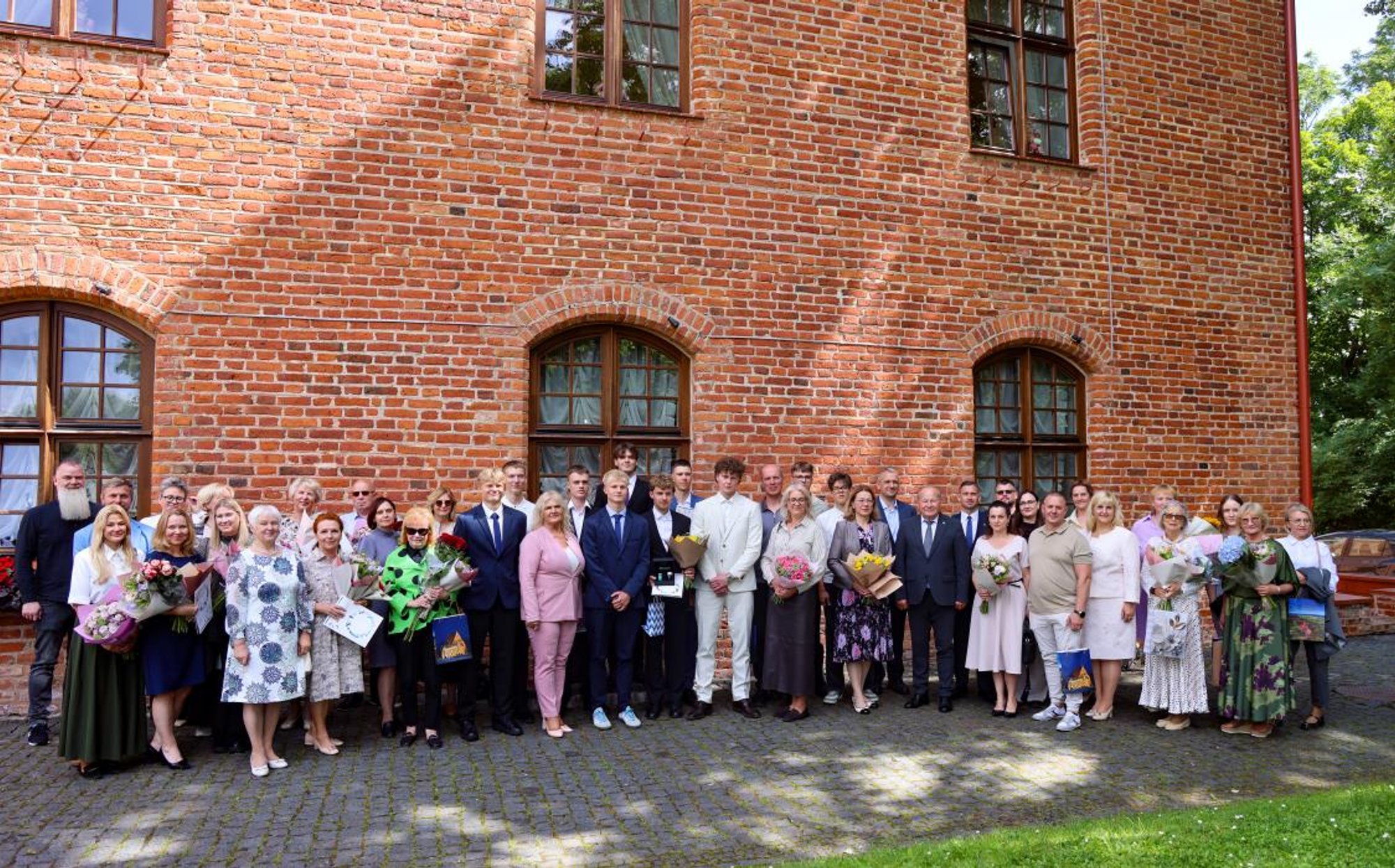 Two Kaunas students receive special gifts for perfect exam scores