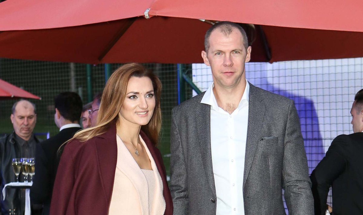 Krepšininkas Ramūnas Šiškauskas su žmona susilaukė ketvirtojo vaikelio