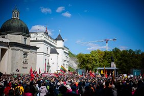 Vilniuje – daugybė protestuotojų prieš NT mokestį: vadina nelogišku, reikalauja apskritai netaikyti 