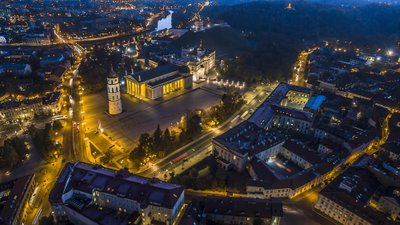 Kai dar tamsu, bet jau į darbą