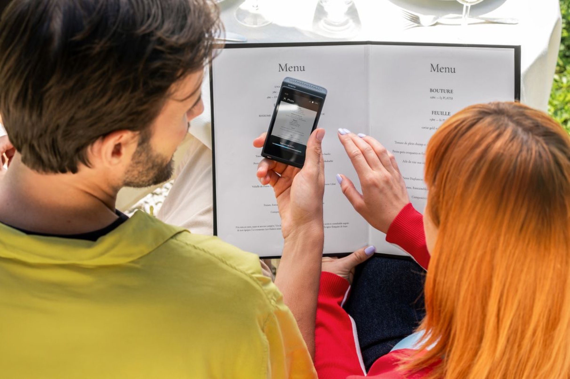 Į užsienį – su vertimo įrenginiu, kuris telpa rankoje: išvers viską į lietuvių kalbą ir iš jos