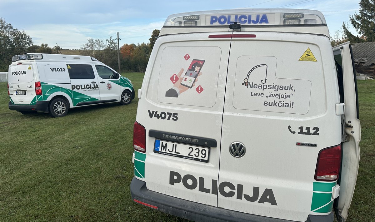 Policija įspėja apie sukčius