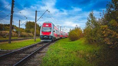 Keliaujantiems traukiniais – naujas tvarkaraštis: du nauji maršrutai, greičiau pasiekiama Varšuva