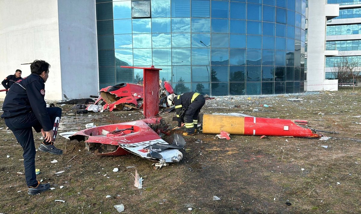 Turkijos pietvakariuose sekmadienį sraigtasparniui įsirėžus į ligoninę žuvo keturi žmonės