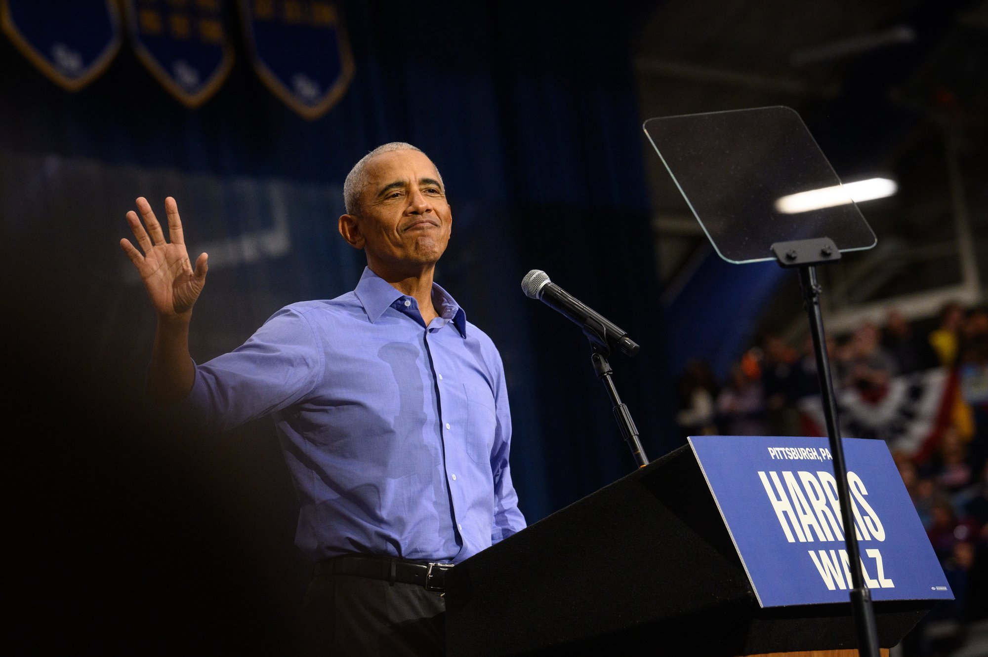 No, Obama did not urge undocumented migrants to vote in the 2016 US presidential election