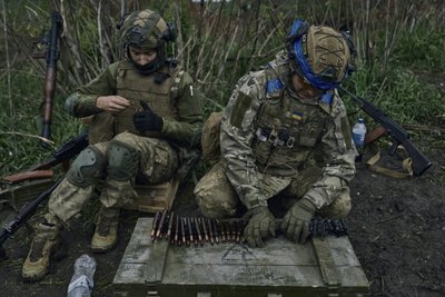 Žiniasklaida: Vuhledare gali būti apsupti šimtai Ukrainos ginkluotųjų pajėgų karių