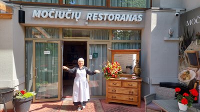 „Močiučių“ restorane Palangoje dirbanti senjorė Virginija