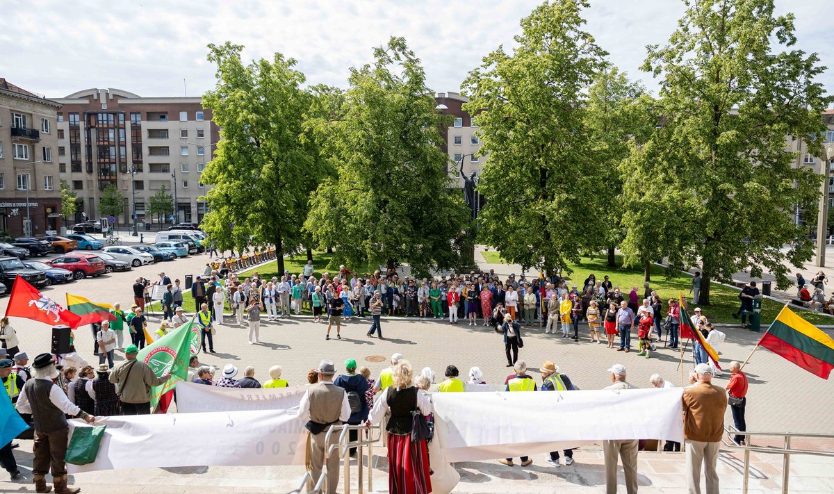 Protesters rally over pensions and second pillar funds in Vilnius