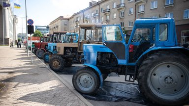 Prie Seimo užburzgė senovinė ūkininkų technika: renkasi stebėti sprendimų dėl GPM ir NT mokesčio