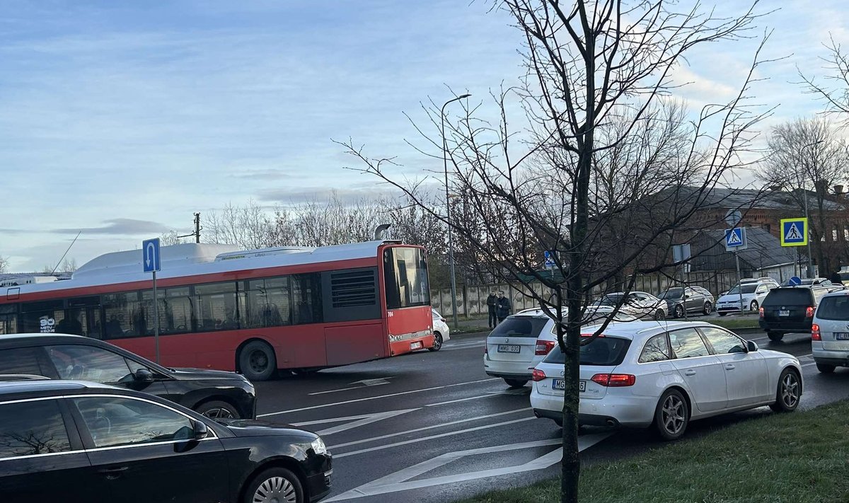 Autobuso ir BMW avarija Kaune