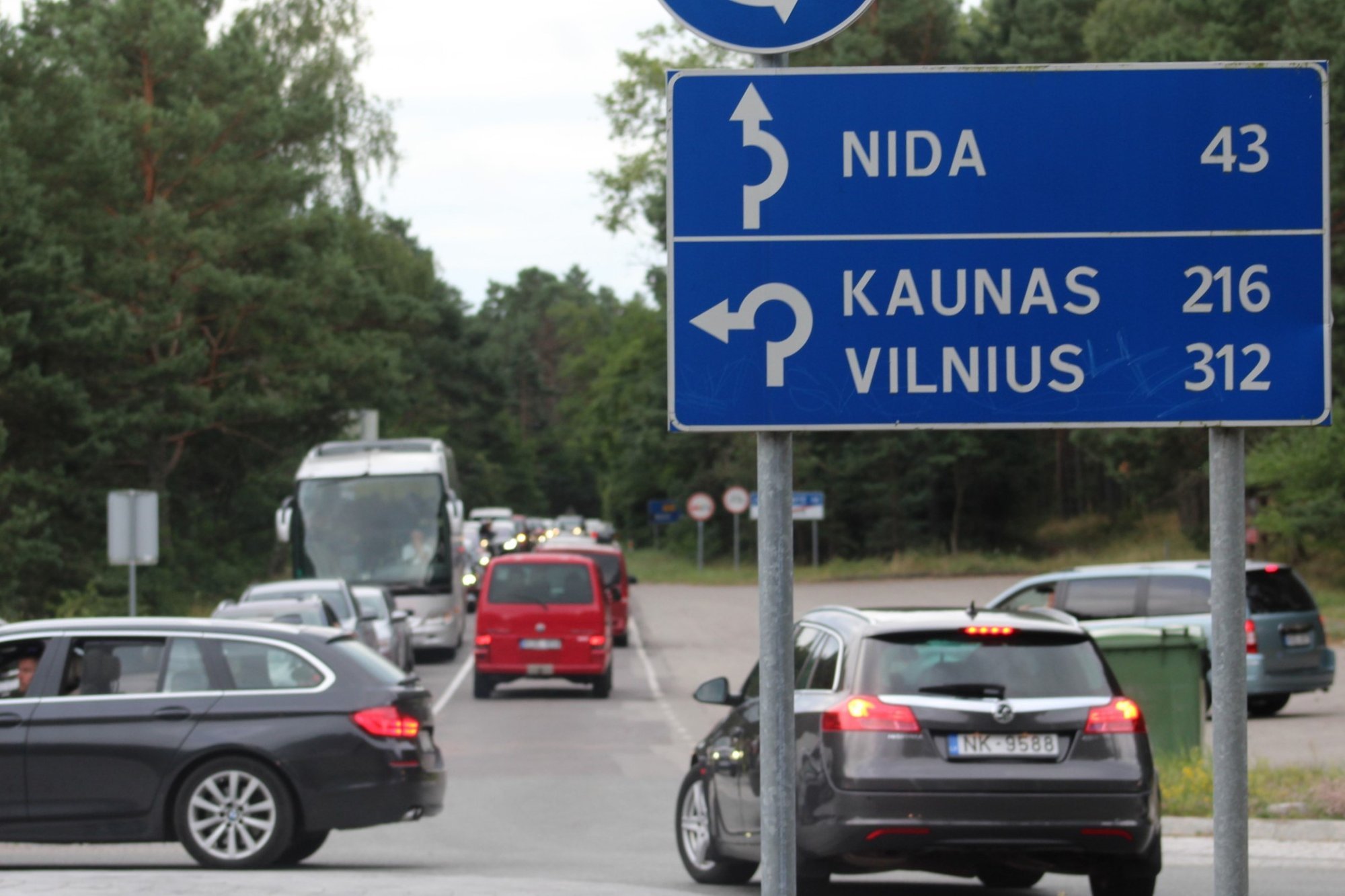 Visitors to Lithuania's Curonian Spit Warned of Fines Up to 230 Euros for Traffic Violations