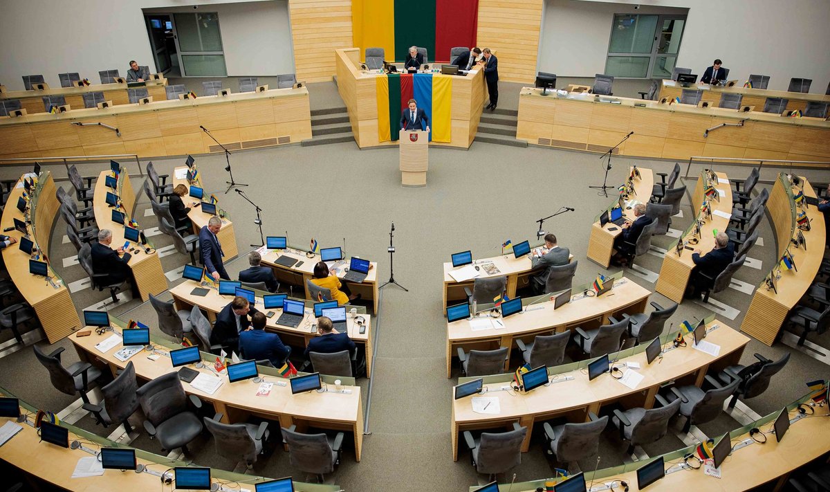 Government presents 2025 state budget plan to Seimas