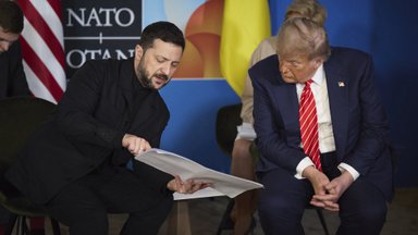 NATO viršūnių susitikime vienas lyderis nuo Trumpo turėjo laikytis atokiau
