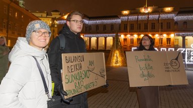 Prie Prezidentūros – dar vienas protestas: kritikuoja sprendimus dėl naujųjų ministrų