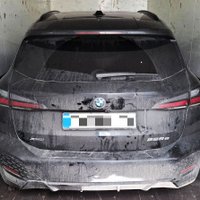 Švedijos policijos ieškomą BMW pasieniečiai aptiko keltu atplukdyto vilkiko priekaboje