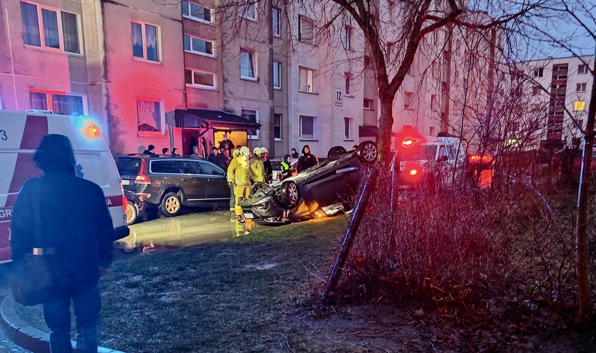 Mažeikiuose apvirto automobilis, žuvo moteris