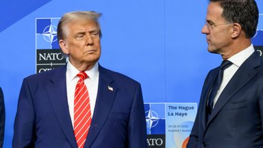 NATO viršūnių susitikime vienas lyderis nuo Trumpo turėjo laikytis atokiau