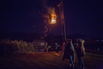 Šturmų švyturys - atkurtas pagal senąsias autentiškas brošiūras, o uždegamas... malkomis.