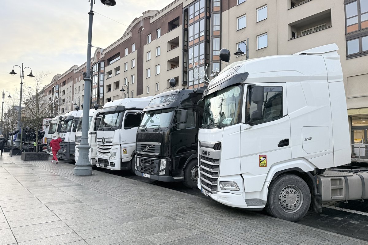 Thirty-three detained trucks return from Belarus to Lithuania