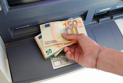 Dažnai sukčiai siekia i&scaron;vilioti pinigus būtent grynaisiais